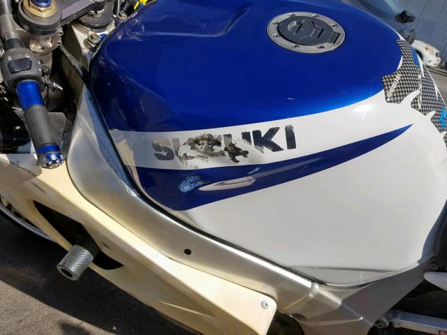 JS1GR7HA422100856 - 2002 SUZUKI GSX-R750 WHITE photo 9