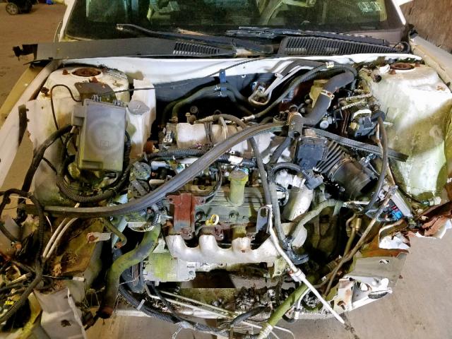 2G4WC582271240052 - 2007 BUICK LACROSSE C WHITE photo 7