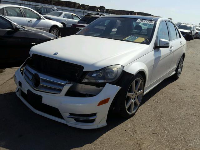 WDDGF4HB3DA764585 - 2013 MERCEDES-BENZ C 250 WHITE photo 2