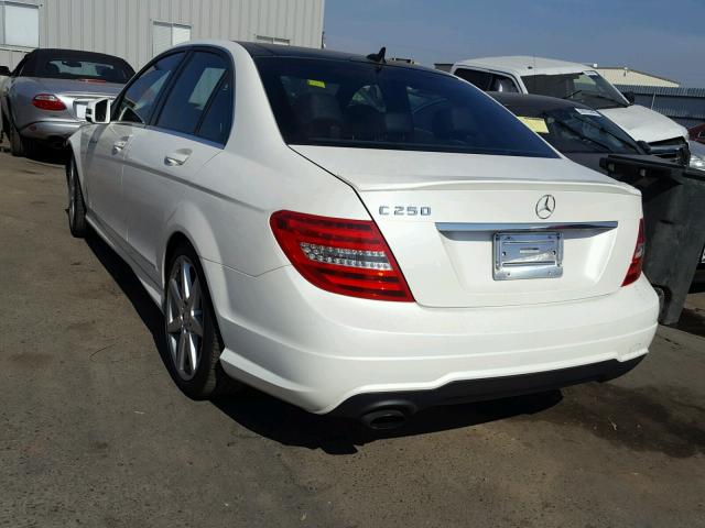 WDDGF4HB3DA764585 - 2013 MERCEDES-BENZ C 250 WHITE photo 3