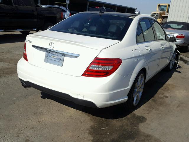 WDDGF4HB3DA764585 - 2013 MERCEDES-BENZ C 250 WHITE photo 4