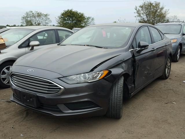 3FA6P0HD1HR108237 - 2017 FORD FUSION SE GRAY photo 2