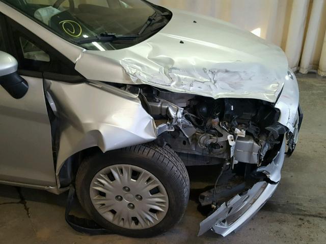 3FADP4AJ7EM154078 - 2014 FORD FIESTA S SILVER photo 9