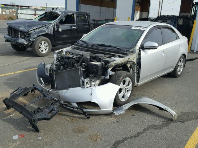 KNAFU4A24D5729324 - 2013 KIA FORTE EX SILVER photo 2