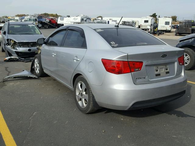 KNAFU4A24D5729324 - 2013 KIA FORTE EX SILVER photo 3