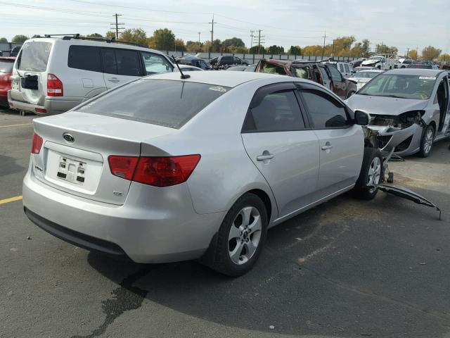 KNAFU4A24D5729324 - 2013 KIA FORTE EX SILVER photo 4