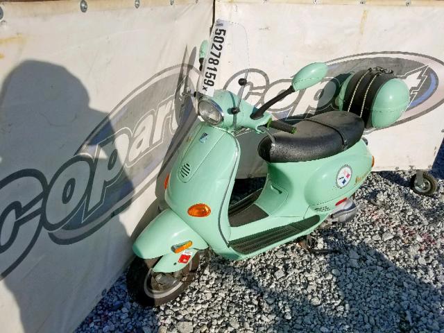 ZAPM198F04501107 - 2004 VESPA SCOOTER GREEN photo 2