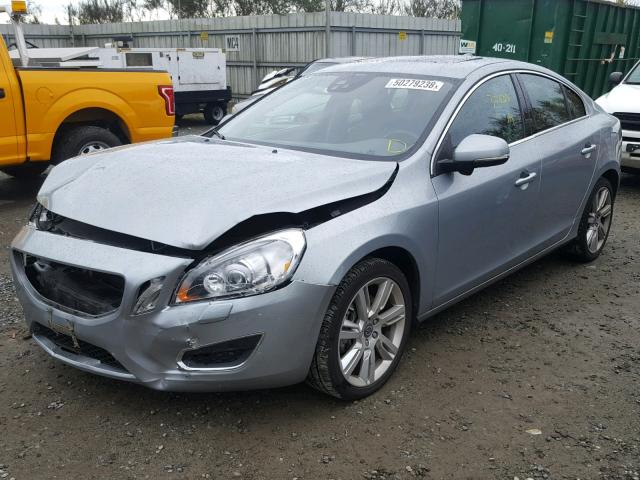 YV1902FH0D2202485 - 2013 VOLVO S60 T6 SILVER photo 2