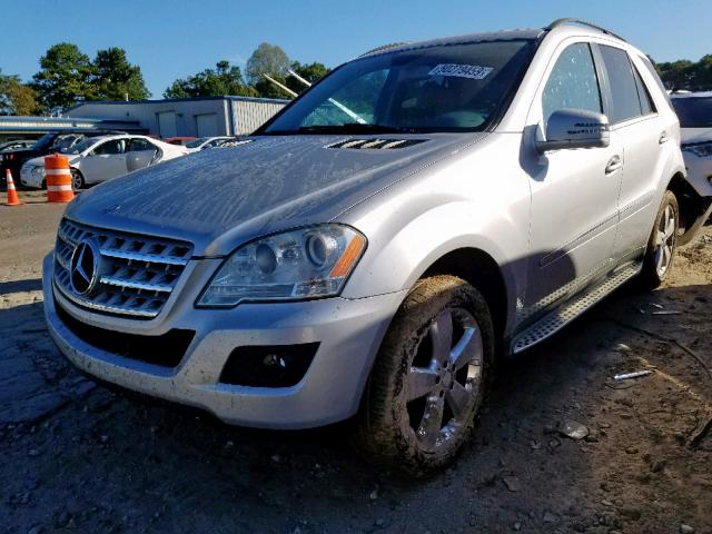 4JGBB5GB5BA675875 - 2011 MERCEDES-BENZ ML 350 SILVER photo 2