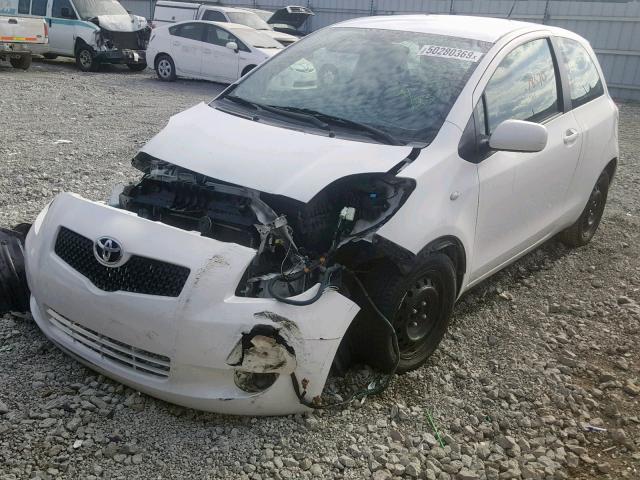 JTDJT923685215047 - 2008 TOYOTA YARIS WHITE photo 2