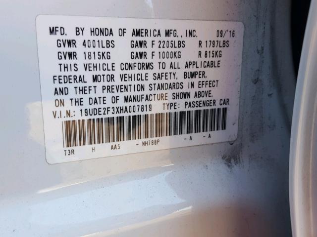 19UDE2F3XHA007819 - 2017 ACURA ILX BASE WHITE photo 10