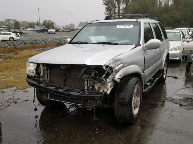 JNRDR09Y92W262373 - 2002 INFINITI QX4 SILVER photo 2