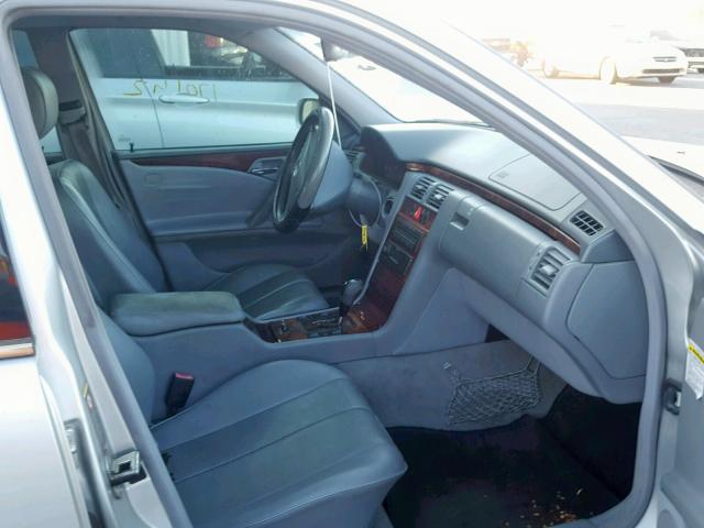 WDBJH65J01B381760 - 2001 MERCEDES-BENZ E 320 SILVER photo 5