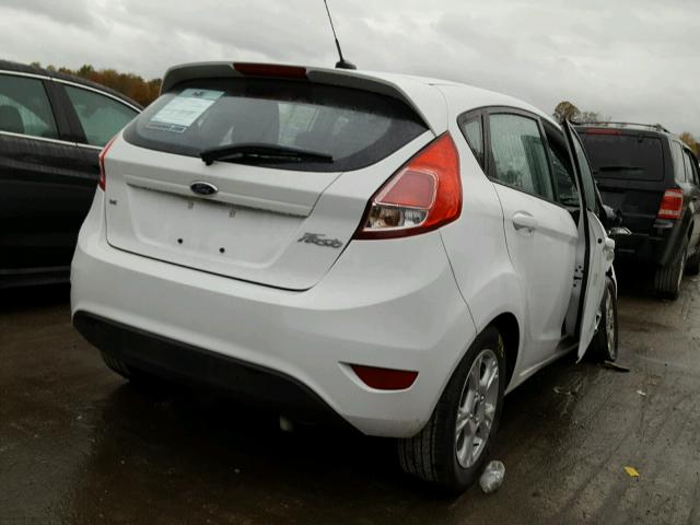 3FADP4EJ7FM104356 - 2015 FORD FIESTA SE WHITE photo 4