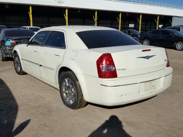 2C3LA53G88H312952 - 2008 CHRYSLER 300 TOURIN WHITE photo 3