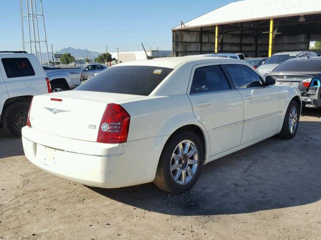 2C3LA53G88H312952 - 2008 CHRYSLER 300 TOURIN WHITE photo 4