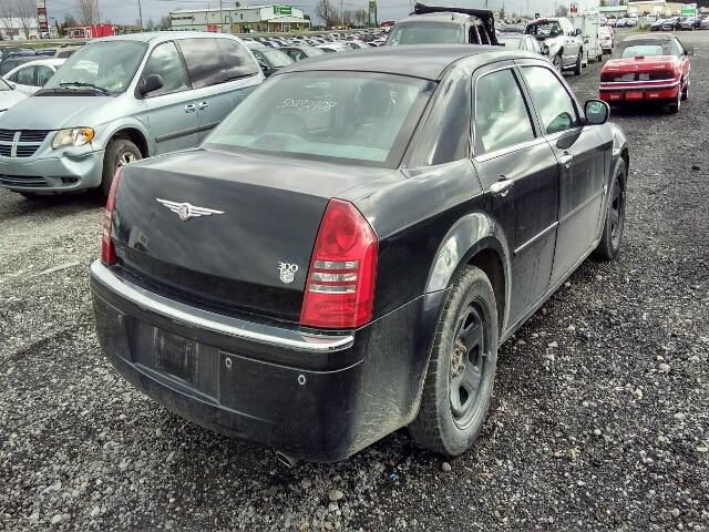 2C3JA63H85H127706 - 2005 CHRYSLER 300C BLACK photo 4