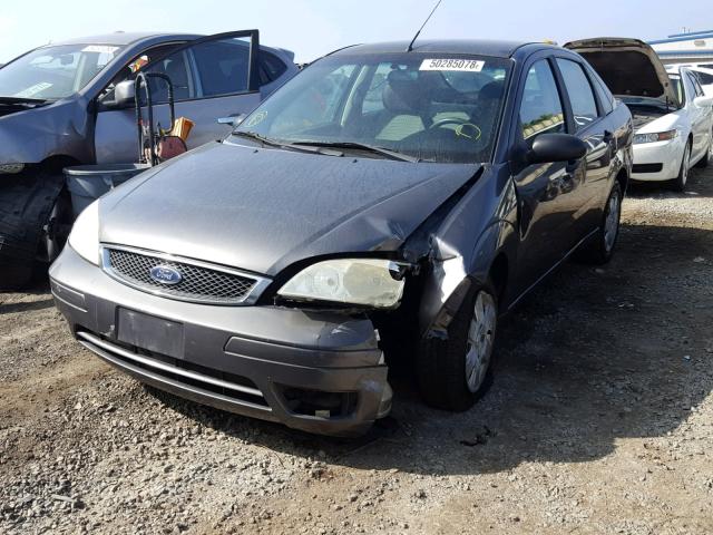 1FAFP34N57W227226 - 2007 FORD FOCUS ZX4 SILVER photo 2