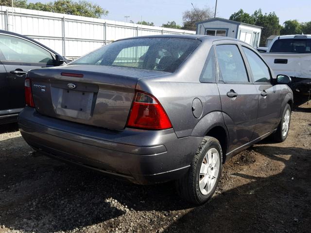 1FAFP34N57W227226 - 2007 FORD FOCUS ZX4 SILVER photo 4