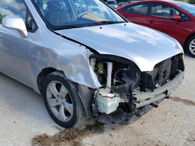 KNAFG526477068742 - 2007 KIA RONDO LX SILVER photo 9