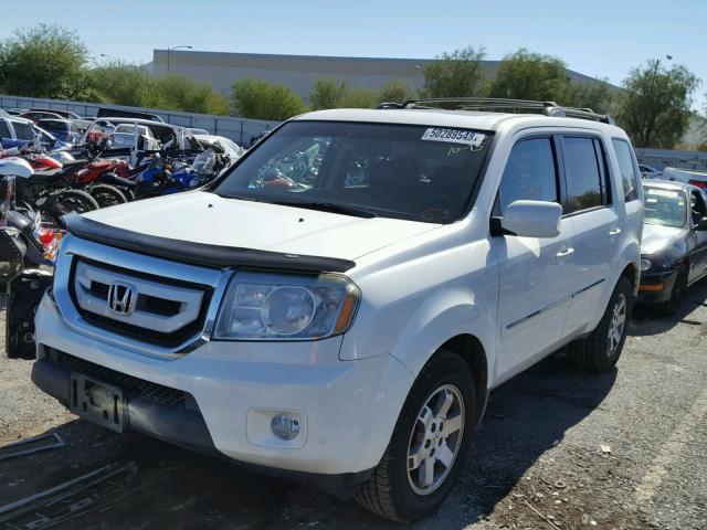 5FNYF4H96BB092103 - 2011 HONDA PILOT TOUR WHITE photo 2