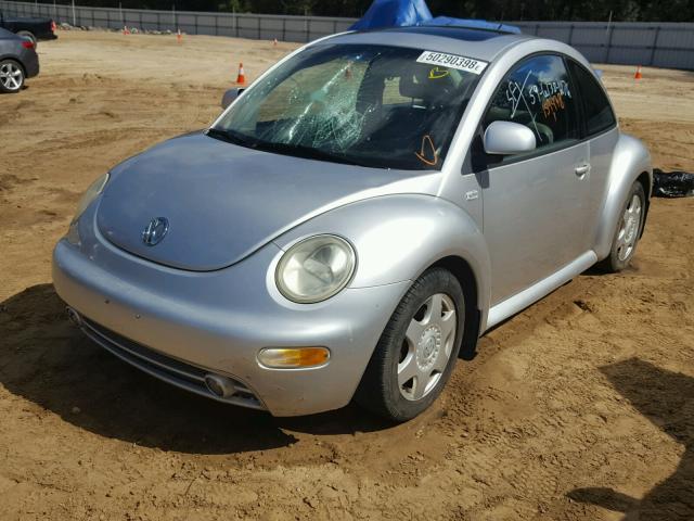 3VWDD21C7YM447019 - 2000 VOLKSWAGEN NEW BEETLE Silber Foto 2