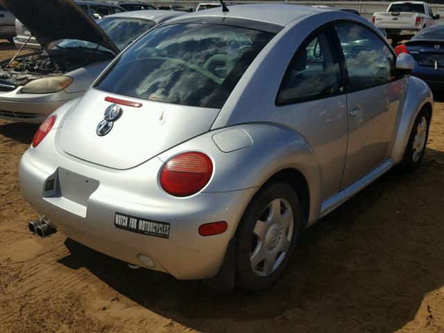 3VWDD21C7YM447019 - 2000 VOLKSWAGEN NEW BEETLE Silber Foto 4