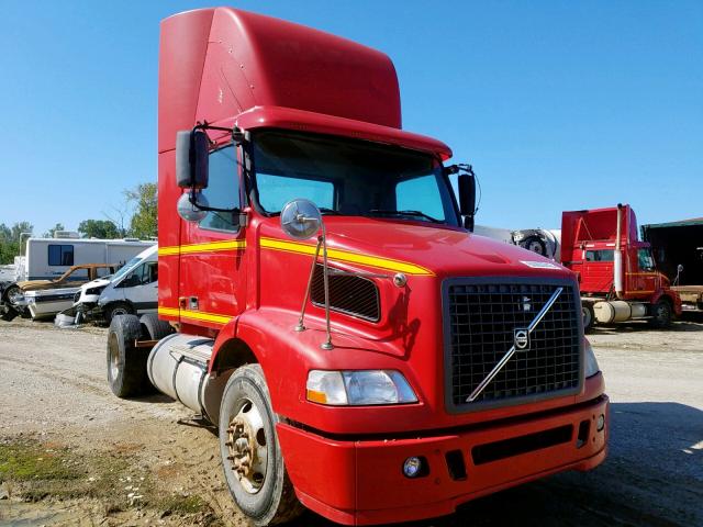 4V4M19GH36N399517 - 2006 VOLVO VN VNM RED photo 1