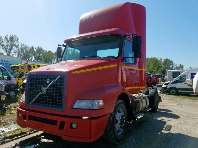 4V4M19GH36N399517 - 2006 VOLVO VN VNM RED photo 2