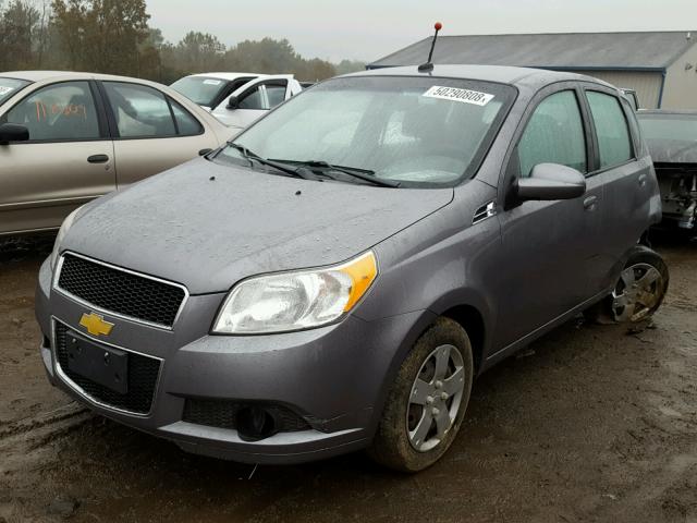 KL1TD6DE0AB097370 - 2010 CHEVROLET AVEO LS GRAY photo 2
