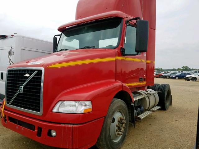 4V4M19GH37N431884 - 2007 VOLVO VN VNM RED photo 2