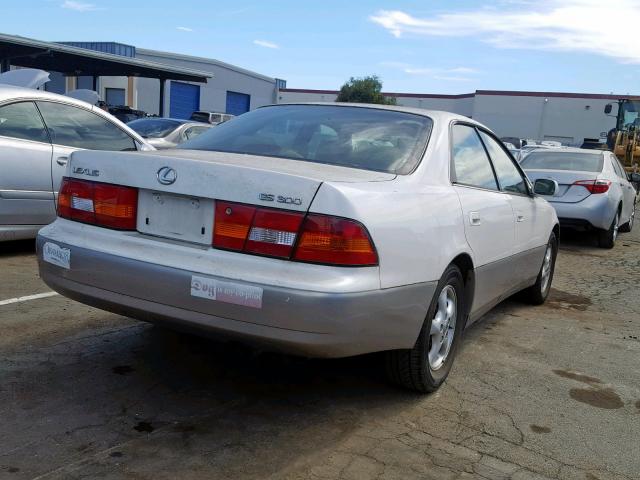 JT8BF28G2W5019275 - 1998 LEXUS ES 300 WHITE photo 4