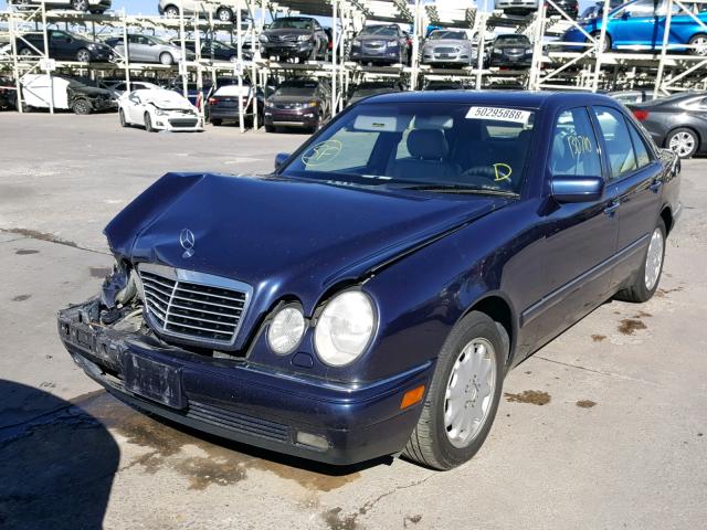 WDBJF65F2WA696820 - 1998 MERCEDES-BENZ E 320 BLUE photo 2