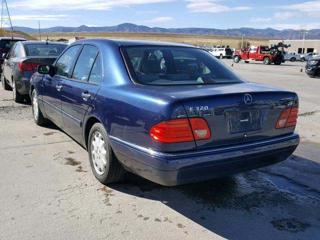 WDBJF65F2WA696820 - 1998 MERCEDES-BENZ E 320 BLUE photo 3