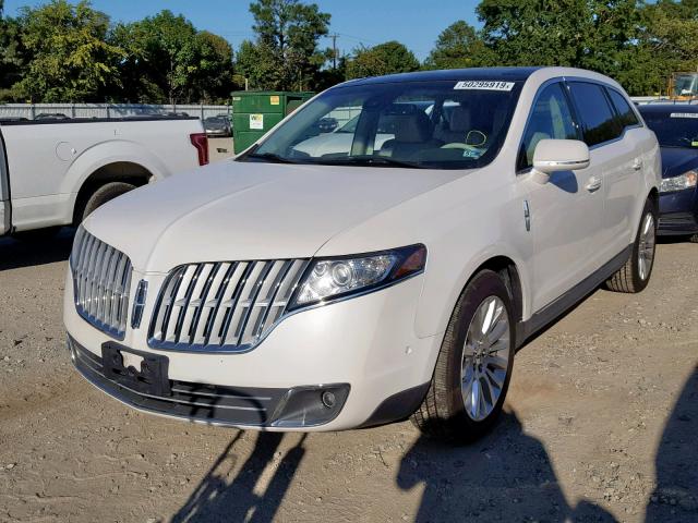 2LMHJ5AT1CBL52092 - 2012 LINCOLN MKT WHITE photo 2