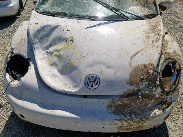 3VWBK21C43M409088 - 2003 VOLKSWAGEN NEW BEETLE 白色 照片 7