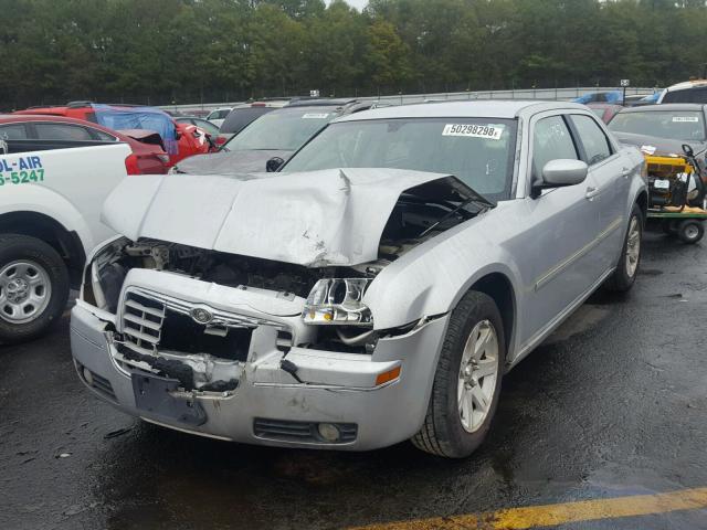 2C3KA53G56H404335 - 2006 CHRYSLER 300 TOURIN SILVER photo 2