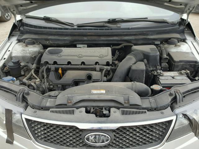 KNAFW4A37A5058021 - 2010 KIA FORTE SX SILVER photo 7