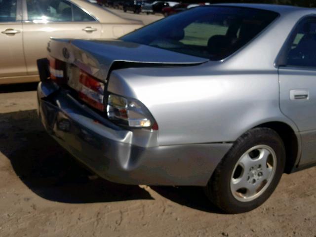 JT8BF28G0Y5103002 - 2000 LEXUS ES 300 SILVER photo 9