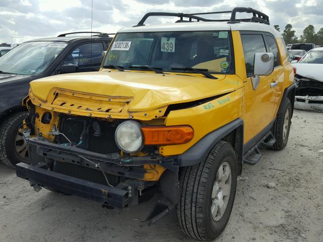 JTEBU11F970023322 - 2007 TOYOTA FJ CRUISER YELLOW photo 2