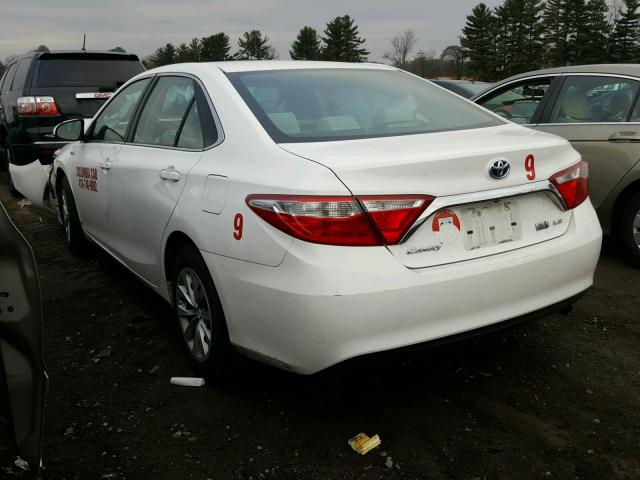 4T1BD1FKXFU144499 - 2015 TOYOTA CAMRY HYBR WHITE photo 3