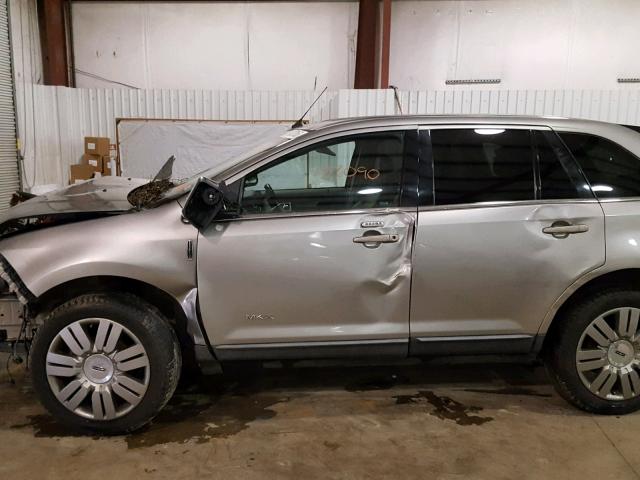 2LMDU68C38BJ32672 - 2008 LINCOLN MKX SILVER photo 10