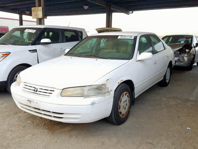 JT2BG22K6W0111815 - 1998 TOYOTA CAMRY CE WHITE photo 2