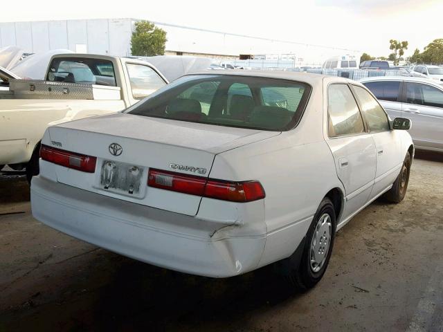 JT2BG22K6W0111815 - 1998 TOYOTA CAMRY CE WHITE photo 4