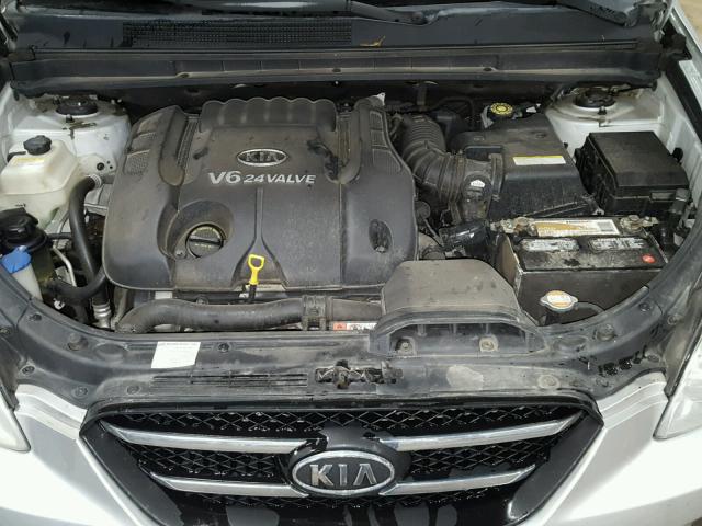 KNAFG526877116114 - 2007 KIA RONDO LX SILVER photo 7