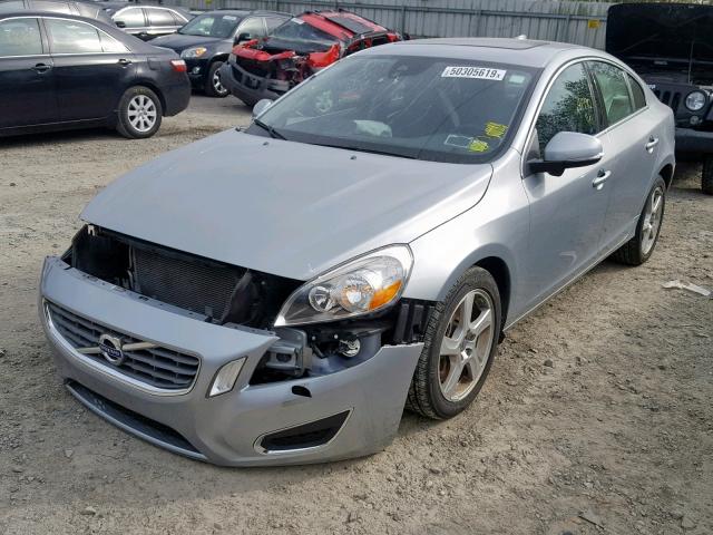 YV1612FHXD2208875 - 2013 VOLVO S60 T5 SILVER photo 2