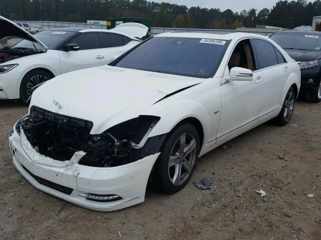 WDDNG7DB2CA420773 - 2012 MERCEDES-BENZ S 550 WHITE photo 2