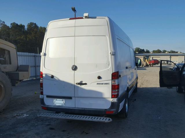 WD3PE8CBXB5587481 - 2011 MERCEDES-BENZ SPRINTER 2 WHITE photo 4