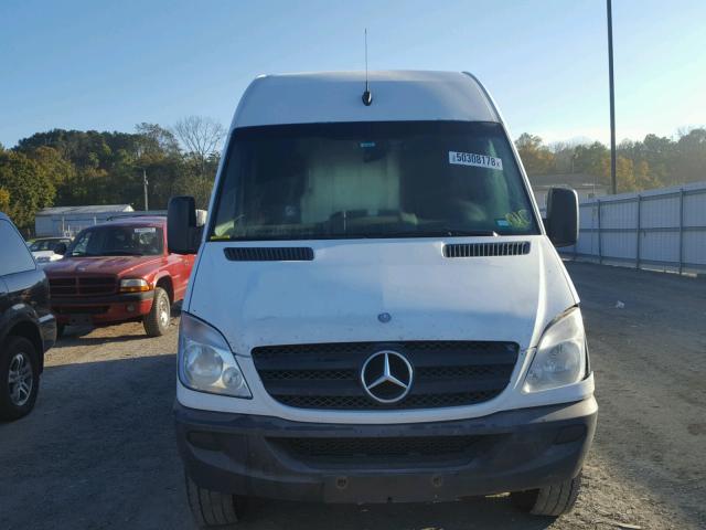 WD3PE8CBXB5587481 - 2011 MERCEDES-BENZ SPRINTER 2 WHITE photo 9