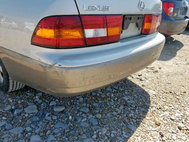 JT8BF28GXX5060836 - 1999 LEXUS ES 300 SILVER photo 9